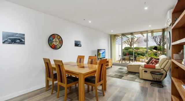 Madecomfy Spacious Canberra Living With Courtyard, 预订 酒店 堪培拉 澳大利亚首都直辖区