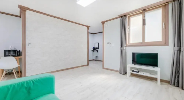 Номер Standard c 1 комнатой с балконом Samcheok Bongsuni-unni Pension