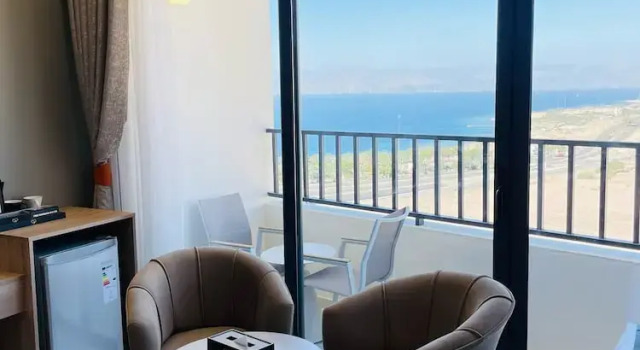 Двухместный номер Deluxe с балконом и рядом с пляжем Diamond Palm Hotel & Resort