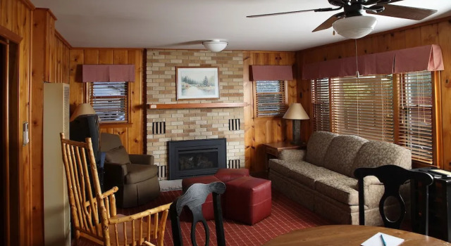 Heartwood Conference Center & Retreat, Buchen Sie Hotel Danbury Wisconsin