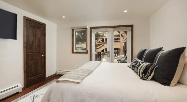 Aspen Condo w/ Pool, Hot Tub & 2 Blocks to Gondola - FH4 by RedAwning