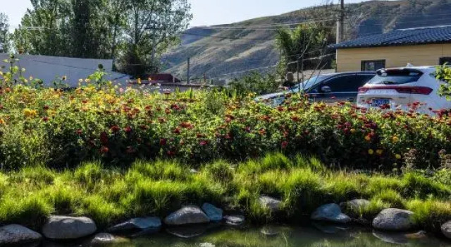 Xinyuan Xiaoqiao Chunshe Urban Homestay, Prenota Hotel Hotel a Xinjiang con parcheggio, Parcheggio