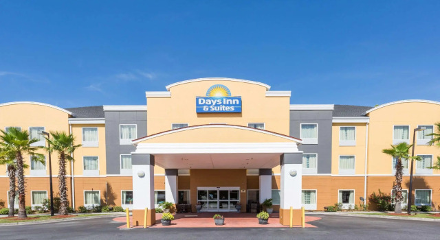 Двухместный номер Standard Days Inn & Suites by Wyndham Savannah North I-95