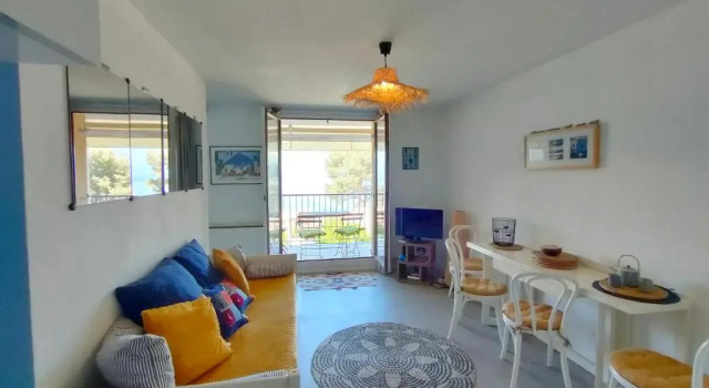 Appartement avec terrasse vue mer, proximité plage, place parking