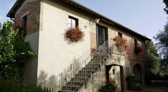 Countryside Privacy & Views, but Within a Medieval Tuscan Village, Book Villa Trequanda Crete Senesi