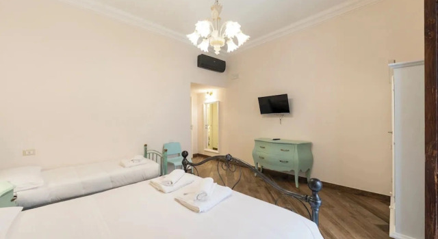 Plebiscito Rooms - Camera 1, Забронировать Гостевой дом Гостевые дома Неаполя, рядом с Bourbon Tunnel, Гостевой дом