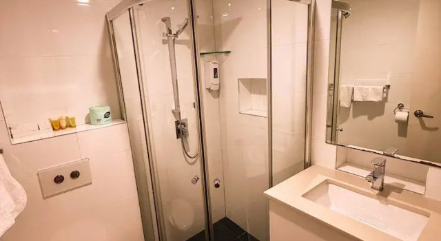 Пятиместный номер Deluxe Marco Polo Motor Inn Sydney Hotel