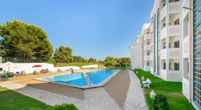 Charming Beach & Golf by Encantos do Algarve - 76, Забронировать Отель Отели Портиман с бассейном, рядом с Пляж Жоао-де-Аренс, Бассейн