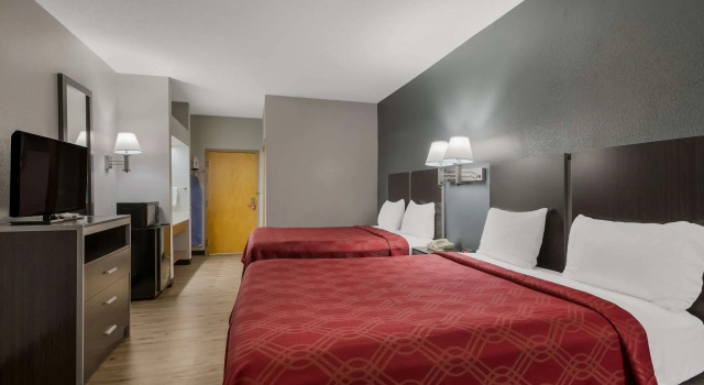 Четырёхместный номер Standard Econo Lodge Inn & Suites Diamondhead