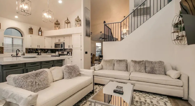 Коттедж Fully Renovated Kierland Retreat W/pool & 4-bdrms!