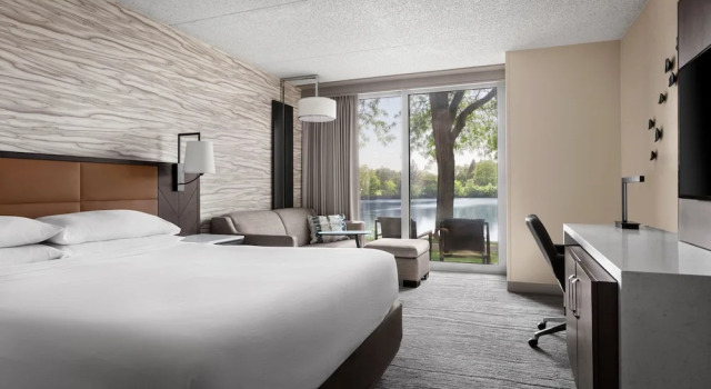 Номер Executive Lincolnshire Marriott Resort