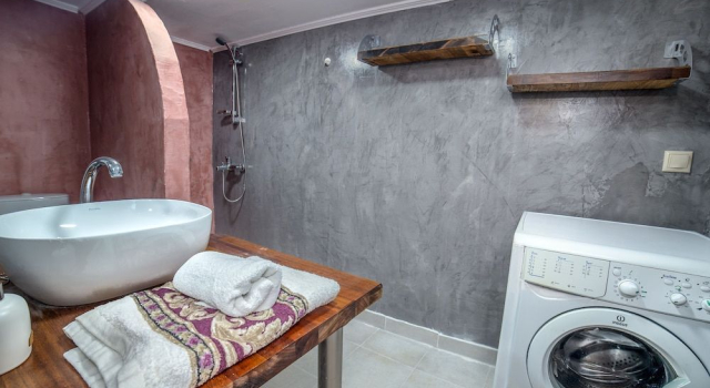 Kiritsis Stylish Apartment