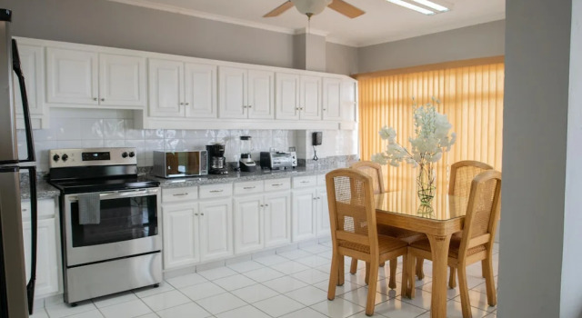 Люкс Executive с балконом Aparthotel Guijarros