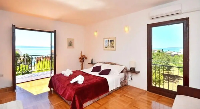 Nice and sea view apartment in Podstrana, Book Lejlighed Hoteller i Split Region med parkering, Parkering