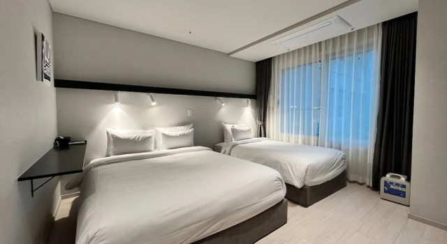 Двухместный семейный номер Deluxe The Connoisseur Residence Hotel