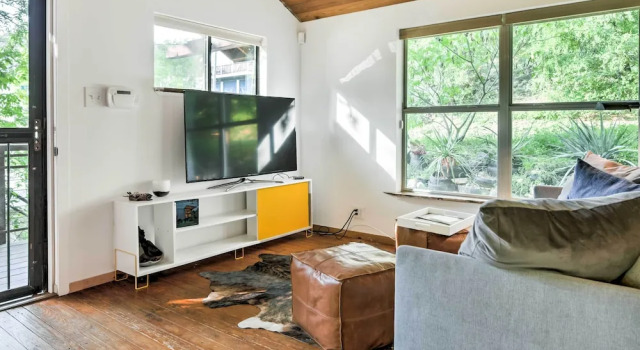 2 Mi to Dtwn: Pet-friendly Austin Studio w/ Yard, Book Hotel Hoteller i Austin med parkering, nær Downs Park, Parkering