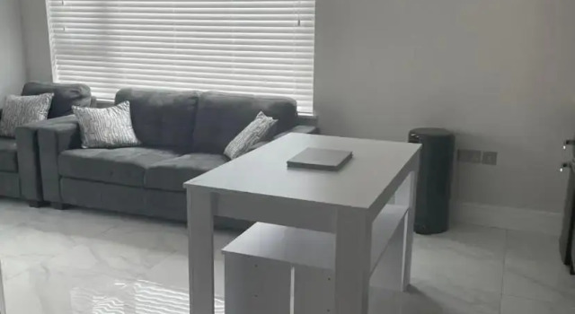 Apt 3, Lisvarna House