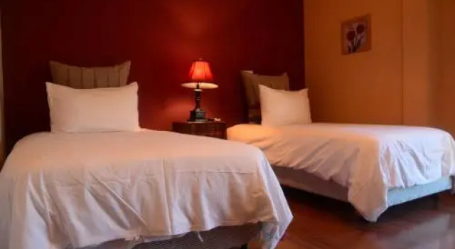 Champs Elysees Guesthouse, Varaa Hotelli Shoufeng 