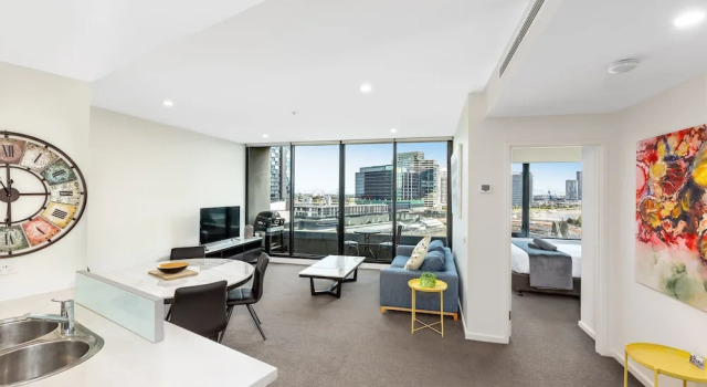 Апартаменты Deluxe Melbourne Holiday Apartments Flinders Wharf