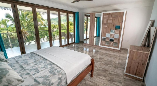 Семейные апартаменты с видом на море La Belle Residence Self Catering Accommodation