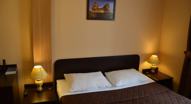 Spasatel' v Razvilke Guest House, Book Pension Hoteller i Leninsky District med parkering, Parkering