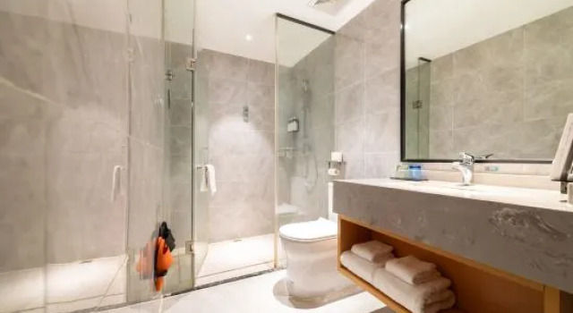 Двухместный люкс Deluxe Bosheng Hotel (Puning International Commodity City Puning Station)
