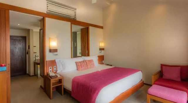 Двухместная вилла with Swirl Pool Beach Lagoon View Centara Ras Fushi Resort & Spa Maldives - Stay 4 nights or more and enjoy 40 percent off Speedboat transfers, valid for stays until 31 October 2026