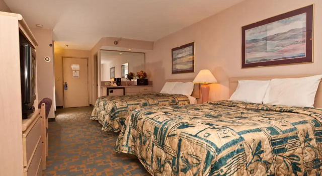Четырёхместный номер Standard Shilo Inn Elko Suites