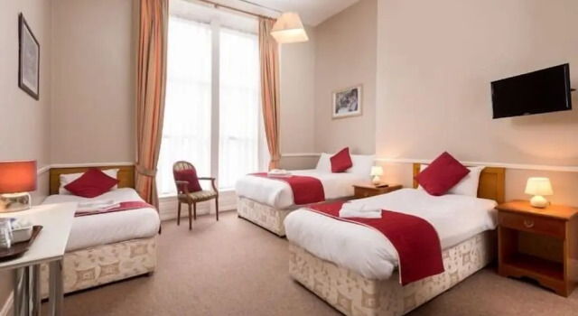 Трёхместный номер Standard Iveagh Lodge