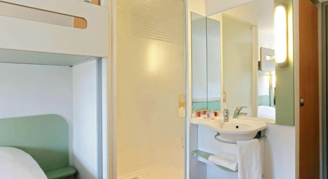 Четырёхместный номер Standard Logis Hôtel de Port dAlon - St Cyr sur Mer