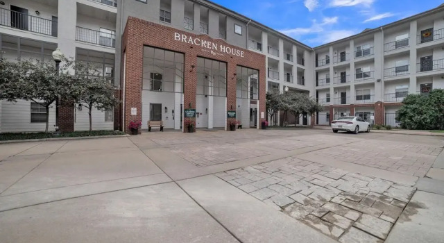FRONTDESK Bracken House Apts North Shore Pittsburgh, Забронировать Отель Отели Питтсбурга с парковкой, рядом с Western Pennsylvania Sports Museum, Парковка