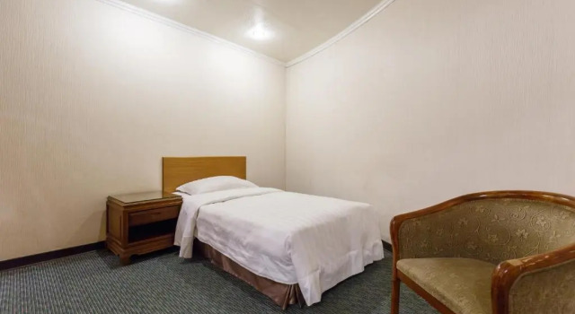 Трёхместный номер Standard Champion Hotel