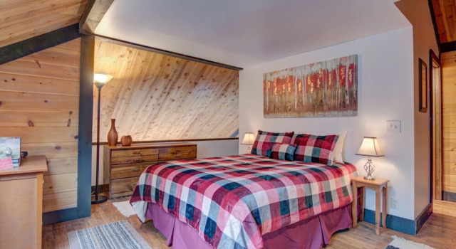 Pole House #14 by Village Properties at Sunriver, Забронировать Отель Отели Санривер с парковкой, Парковка