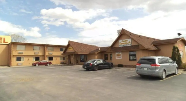 Presidential Inn, Varaa Hotelli West Branch Iowa