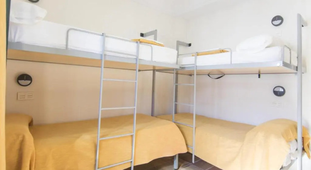 Кровать в общем номере Albergue Inturjoven Punta Umbría