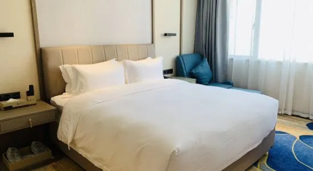 Люкс Deluxe Chanda International Hotel (Shenzhen International Convention and Exhibition Center Branch)