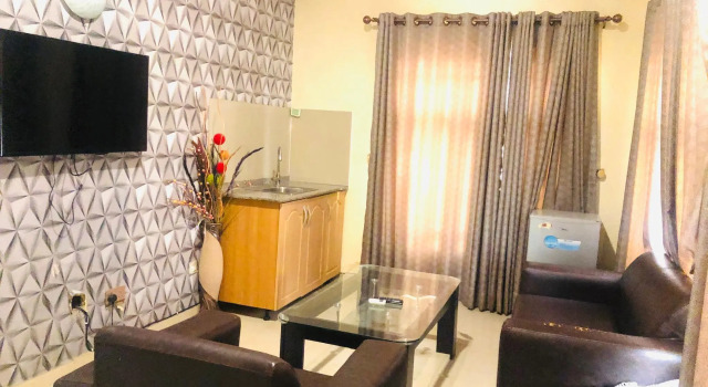 Mayors & Diplomat Suites Opebi