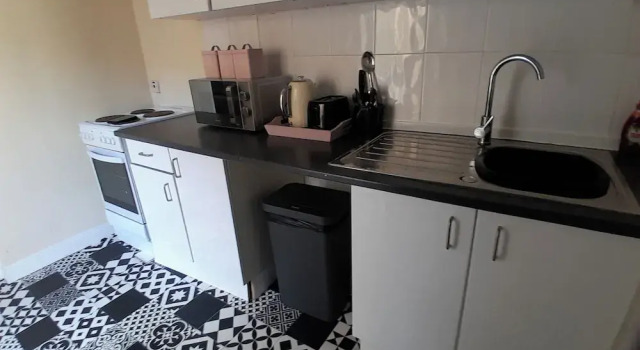 Blackpool - 1-bed Apartment - Sleeps 3 - Pets Allowed Smoking There is a Small Garden, Varaa Huoneisto Asunnot kohteessa Merseyside, Huoneisto