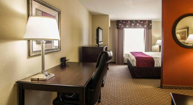 Люкс Comfort Suites Bloomington I-55 and I-74