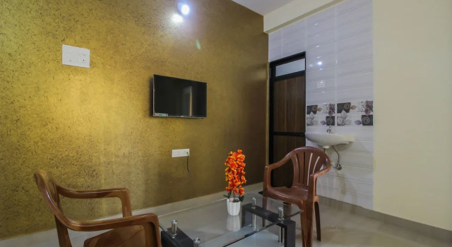 OYO 15927 Home Spacious Studio Reis Margo Fort, Забронировать Апартаменты/квартира Альто-де-Порворим Северный Гоа