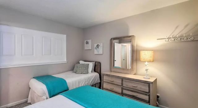 Chic St Simons Island Condo Rental: 2 Mi to Ocean!, Prenota Hotel Saint Simons Island Georgia