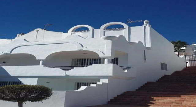 Sunny and spacious apartment with own entrance to pool