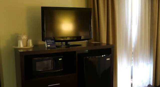 Двухместный люкс Holiday Inn Express Hotel & Suites Cleveland by IHG