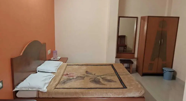Двухместный номер Deluxe с балконом и с видом на город Sri Vinayaka Lodge