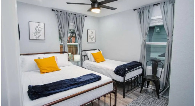 Exceptional 5BR So Close to Riverwalk and Downtown, Забронировать Дом для отпуска Коттеджи Сан-Антонио, рядом с Миссия Аламо в Сан-Антонио, Коттедж