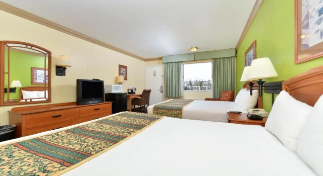 Четырёхместный номер Standard Americas Best Value Inn Vacaville