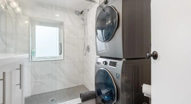Lake Erie luxurious 2 BDR Condo with Beach access, Varaa Hotelli  