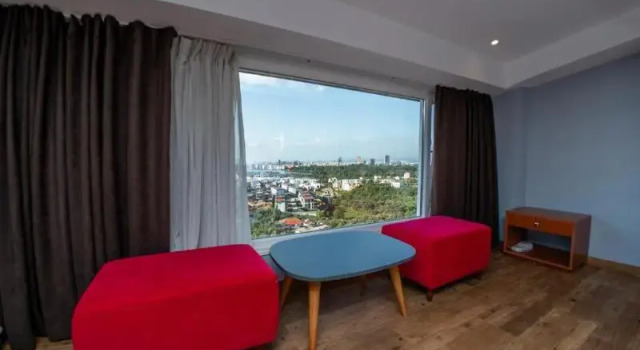 Люкс с красивым видом из окна Olivar Hotel Tirana