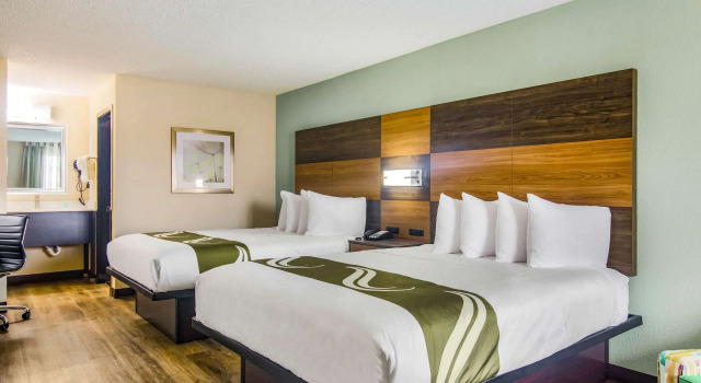 Четырёхместный номер Standard Quality Inn & Suites Lake City