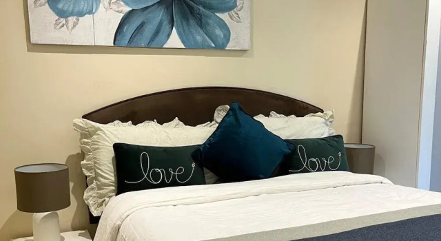 3 Bed Cottage Retreat - Private Garden & Parking, Varaa Lomakoti Mökit kohteessa Merseyside, Mökki